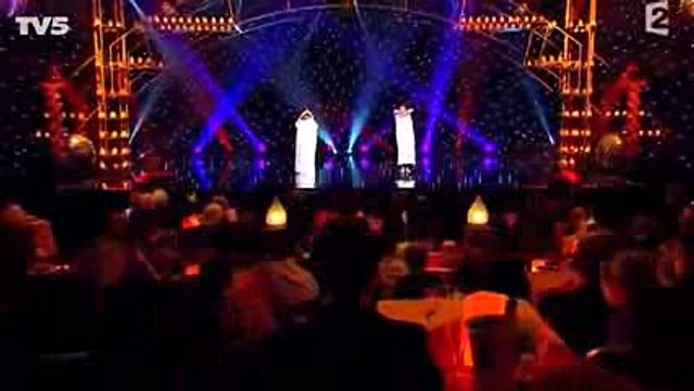 комики Голые Танцы . French comedians. Dance with towel