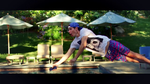 L'urgence quand ton iphone va tomber dans la piscine en vacances