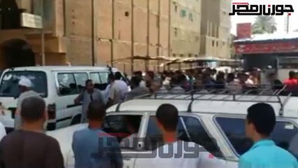 تجمهر عشرات السائقين بموقف نجع حمادي بقنا بعد التعدي على زميلهم