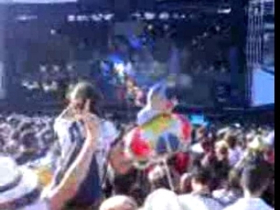 Ayo - down on my knees ( vieilles charrues 2007 )