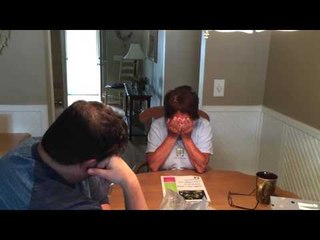 Télécharger la video: Delighted Mother Surprised With Keith Urban Tickets