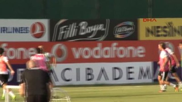 Beşiktaş'ın Yeni Transferi Adriano İlk İdmanına Çıktı-2-