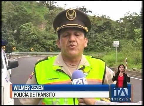 Trabajadores y maquinaria se salvan de ser sepultados en la vía Macas-Riobamba