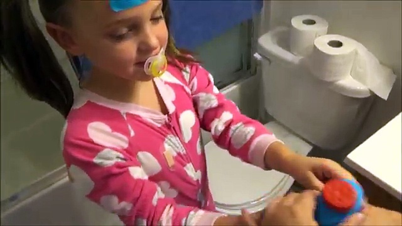 Bad Baby Freak Daddy & Victoria Toy Freaks Messy Annabelle Vidéo