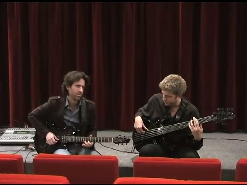 Kyle Eastwood et Michael Stevens jouent Lettres d'Iwo Jima