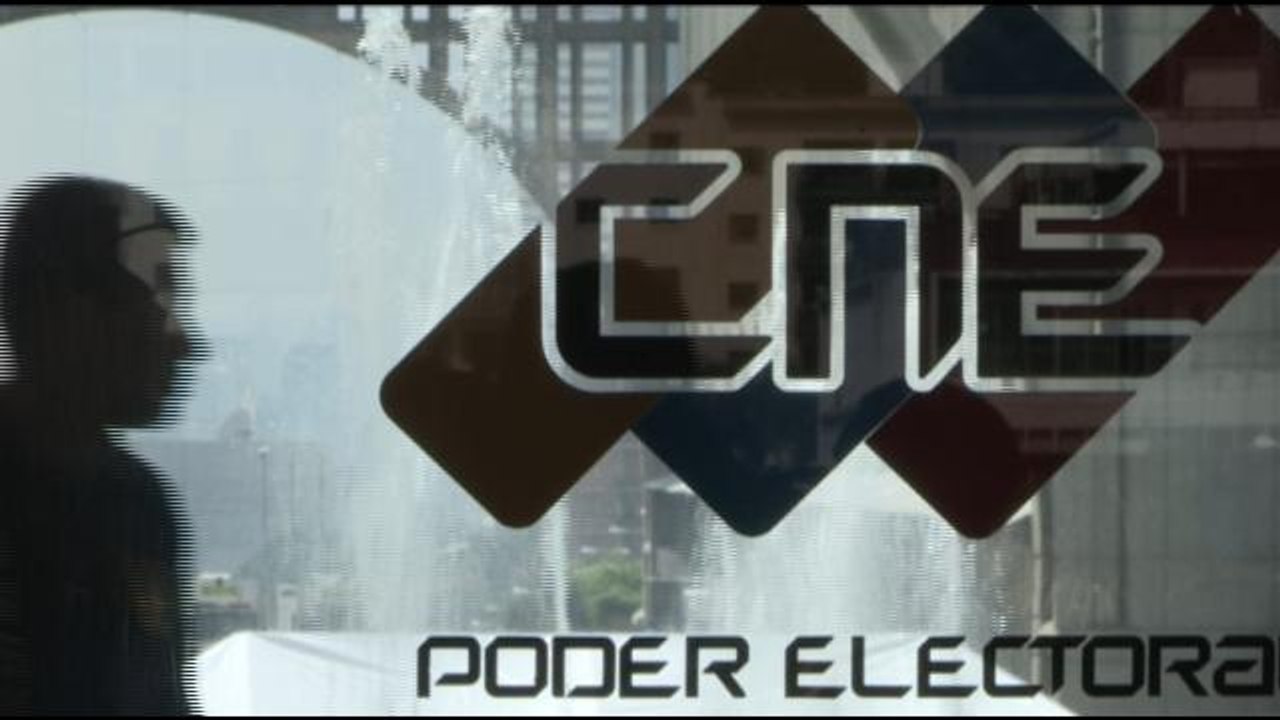 Oposición venezolana exige habilitar 14.500 centros para seguir con el revocatorio