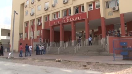 Télécharger la video: Fetö'nün Darbe Girişimi - 5'i Polis 6 Kişi Adliyeye Sevk Edildi