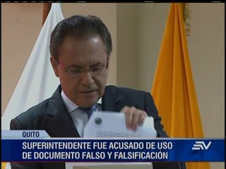 Carlos Ocha reconoce que hay un error en ejemplares de LOC