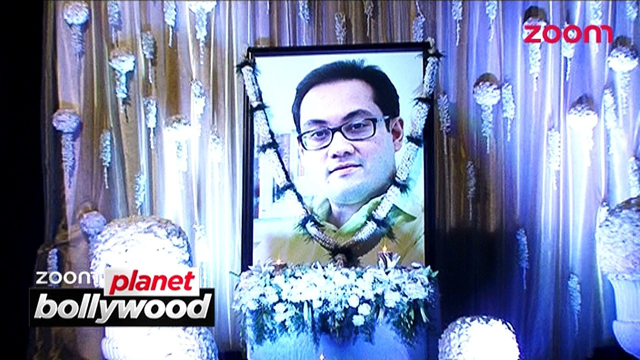 Salman Khan Gets Emotional Rajjat Barjatya's Prayer Meet-Bollywood News