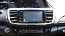 Siri lit tous les smiley de l'iphone dans une voiture avec CarPlay pour iPhone
