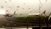 Un avion de ligne frappé par la foudre sur un aéroport