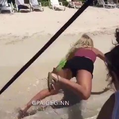 L'art de la chute... Cette fille est la reine en la matière