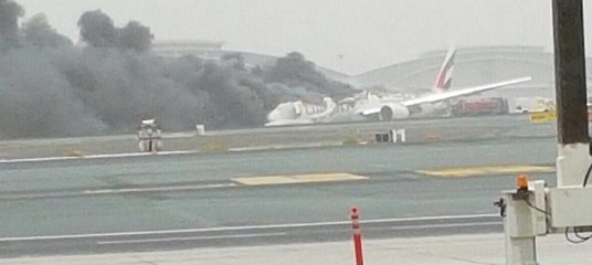 Uçaktan dumanlar yükseliyor... Havalimanından ilk görüntüler