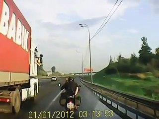 Partie de jambes en l'air à moto pour ce couple... ahaha