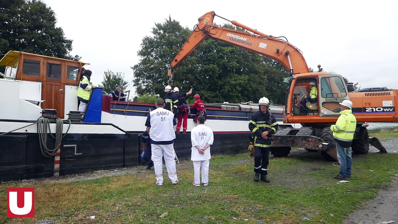 Aisne : un ouvrier chute dans la cale d'une péniche à Condé sur Suippe