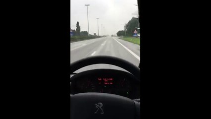 Floreffe: la camionnette de Gérald, en panne 1/3 du temps, a fini par s'enflammer!