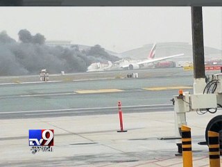Emirates plane crash-lands at Dubai airport - Tv9 Gujarati