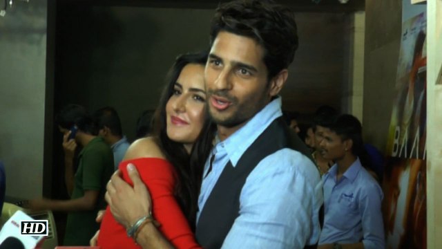 Sidharth Malhotra PROPOSES Katrina Kaif in PUBLIC Watch Video