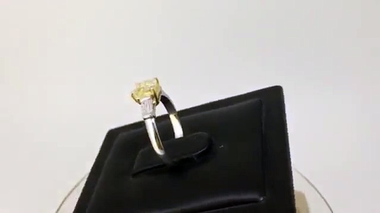 Cushion cut Yellow diamond Ring