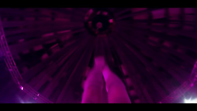 Vivez ces acrobaties aériennes au cirque.. pour une marque de serviettes hygiéniques