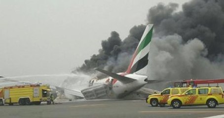 Dubai'de 275 Yolcu Taşıyan Uçak Piste Çarptı