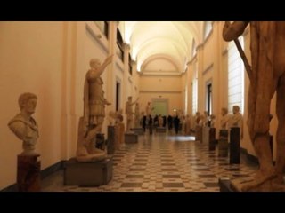 Napoli - Turismo, un'estate di "mordi e fuggi" per la città (02.08.16)