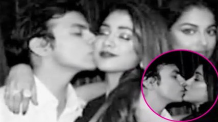 Jhanvi Sridevi Daughter Kissing Scandal