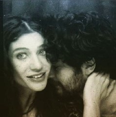 Berrak Tüzünataç Yanaktan Makas Aldırdı