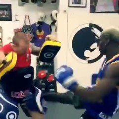 Pogba, c'est puissant au muay-thaï