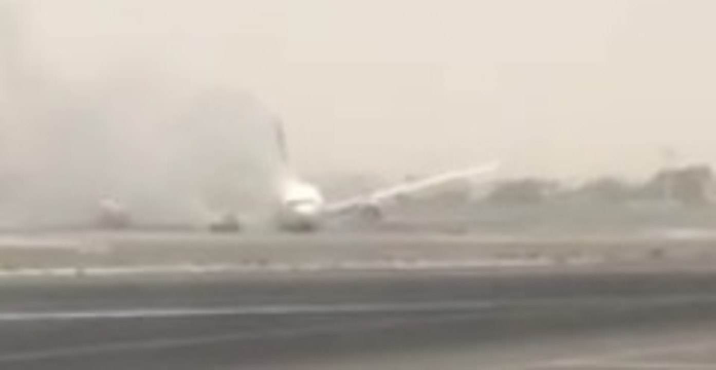 Emirates Plane Skids to a Halt After Emergency Landing