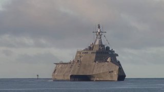 Το USS Coronado (LCS-4) εισέρχεται στο Περλ Χάρμπορ