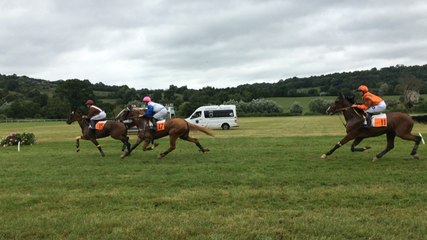 Après-midi pluvieux à l'hippodrome de Dozulé