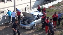 Sivas Aracın Arkadan Çarpıp Kaçtığı Otomobilde 2 Kişi Yaralandı