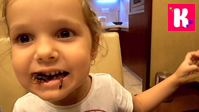 ВЛОГ Катя съела скорпиона Зоопарк и Панды Катаемся на Минни Маус Пробуем тараканы и саранчу на вкус