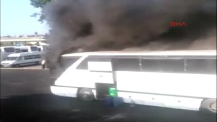 Trabzon Otobüs Terminalinde Park Halindeki Araç Alev Aldı