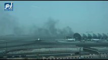 دخان أسود يتصاعد من طائرة في مطار دبي 03/08/2016