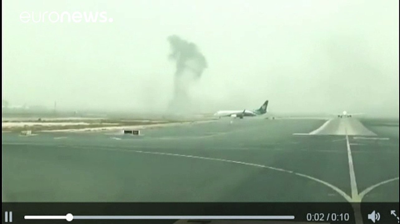 Aereo in fiamme a Dubai, evacuati 275 passeggeri, nessun ferito
