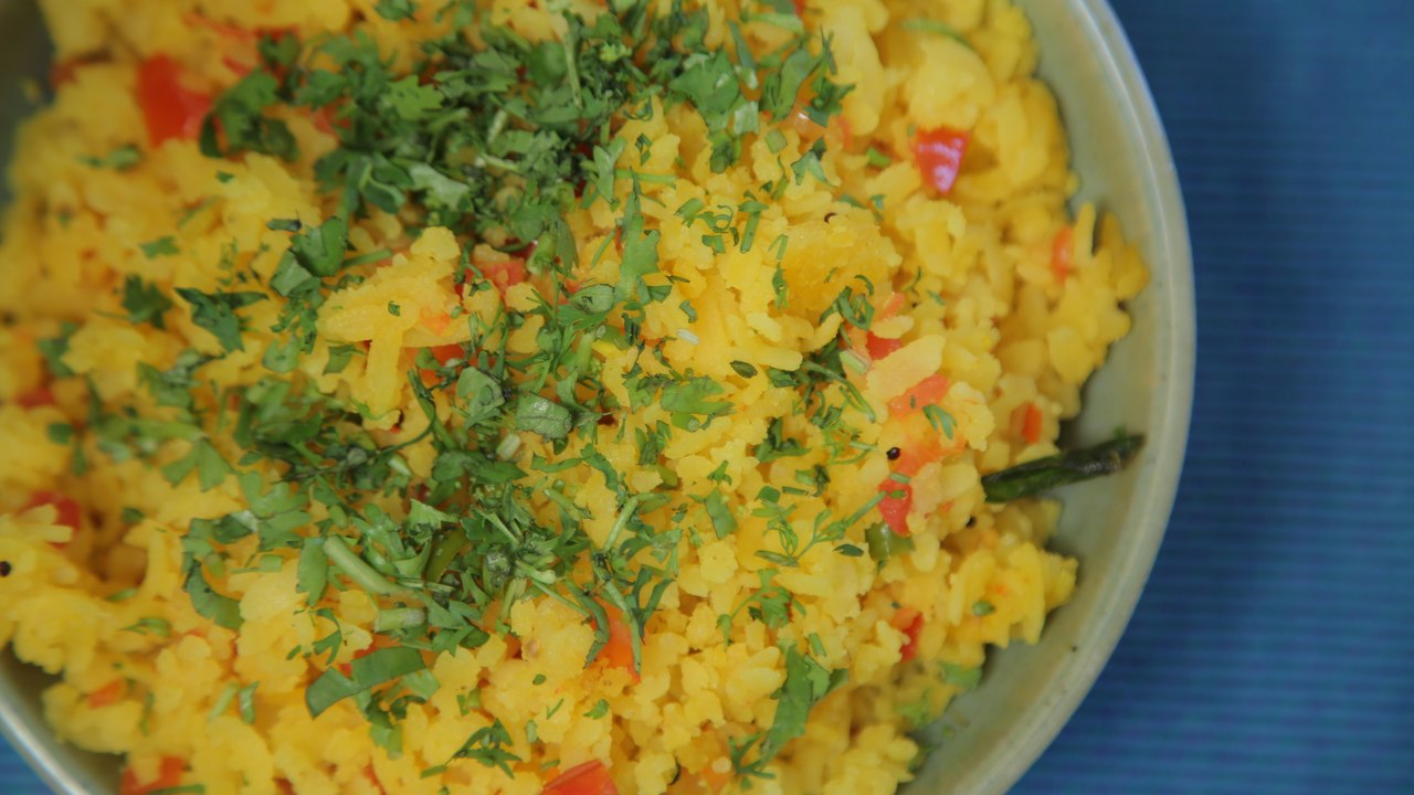Tomato Poha Recipe | Quick & Easy Breakfast Rec...