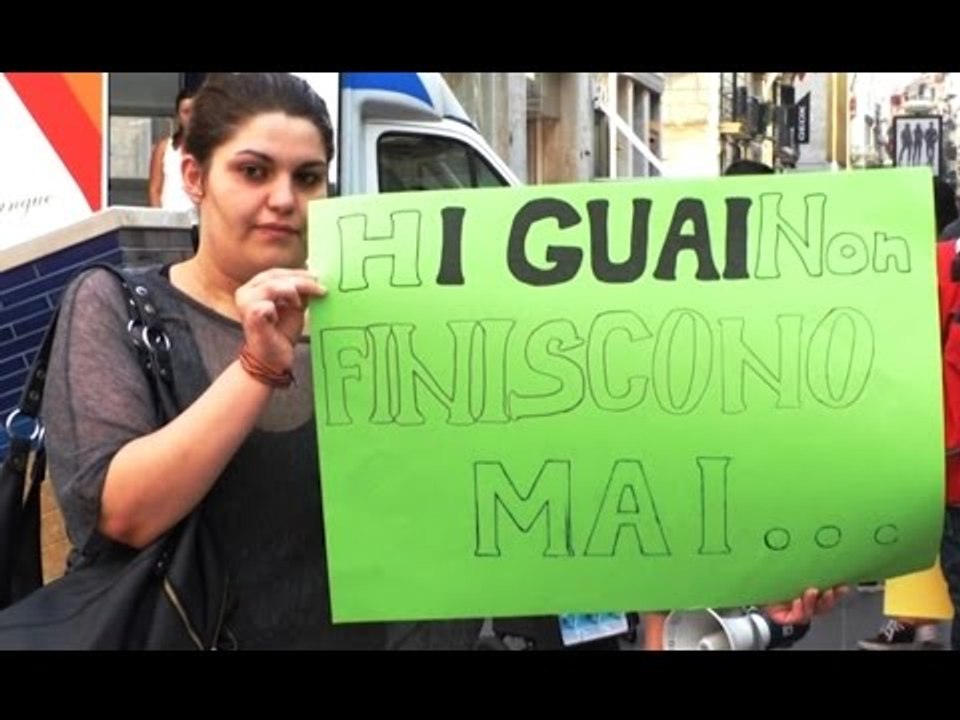 Napoli - Higuain "checca e traditore", protesta l'Arcigay (03.08.16)