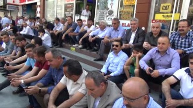 Hakkari İlçe Yapılma Kararını Protesto Eden Hakkari Esnafı Kepenk Açmadı