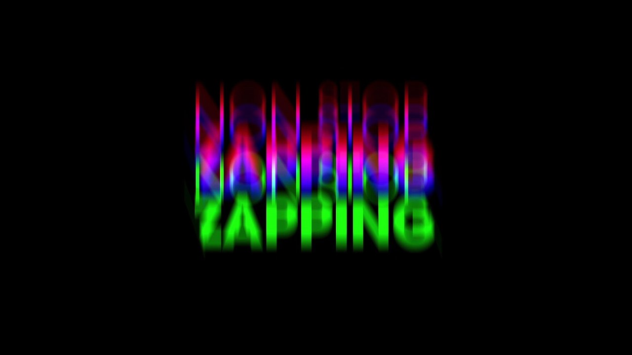 Football : Salma Hayek chambre les supporteurs VIP comme François Hollande et Nicolas Sarkozy (Vidéo)