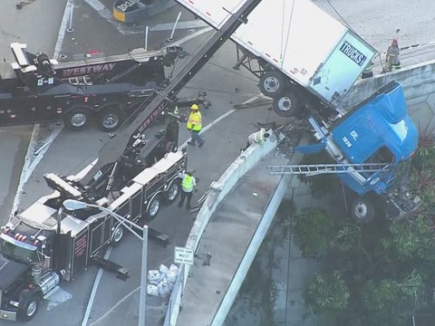 CHOPPER 5: Semi dangles from ramp on I-95 at Congress Ave.