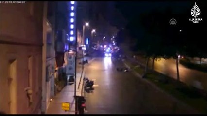 Darbeciler Şişli'de halka ateş açtı