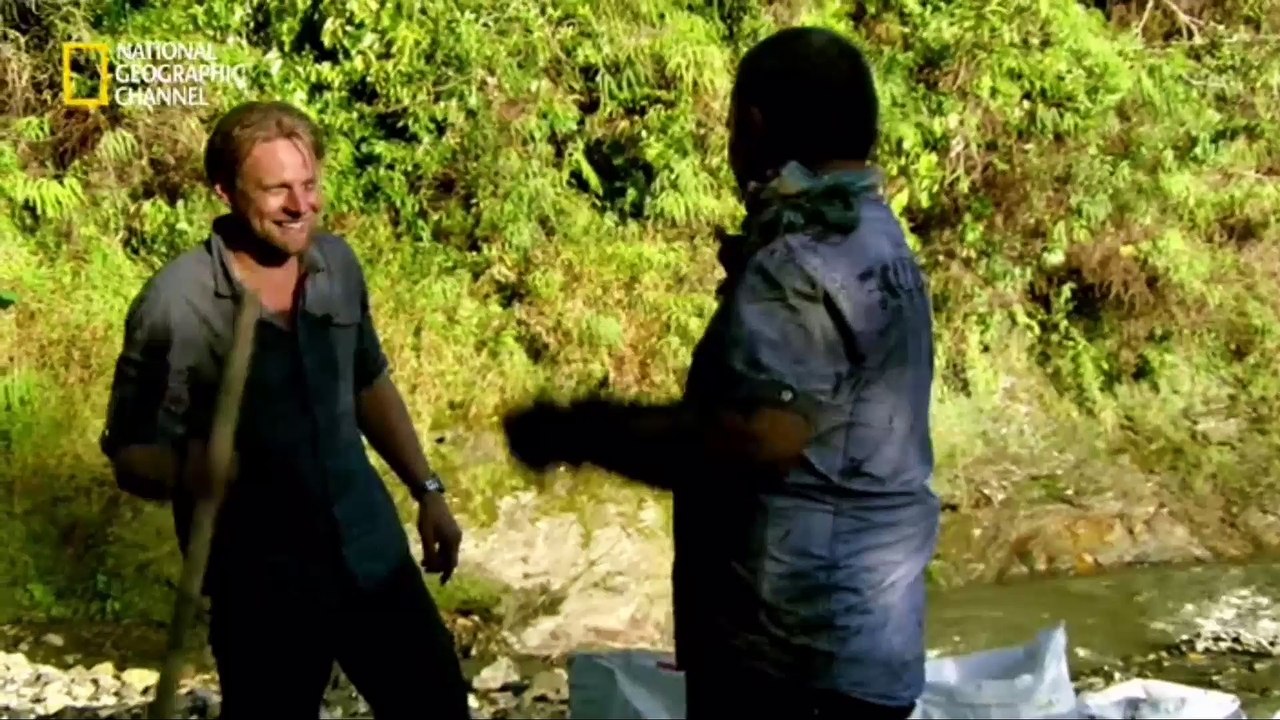 軍に守られたエメラルド - 魅惑の宝石ハンター