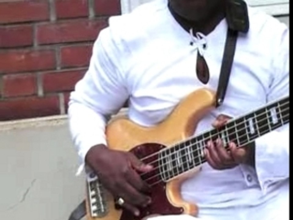 Bisou Bass, Soukouss sur la 5 cordes (Cameroun)