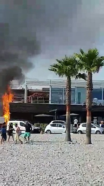Incendie devant un restaurant de Cap 3000