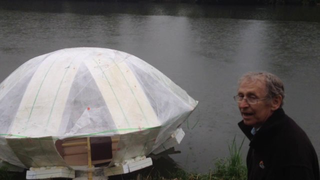 Il invente une soucoupe flottante pour les réfugiés climatiques