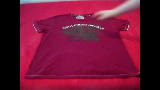 Comment plier un t-shirt en 2 secondes - Tuto