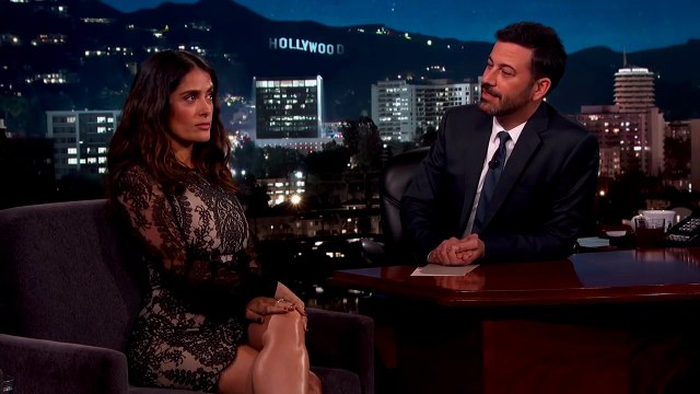 Salma Hayek se moque des supporters dans les stades en France, dont Nicolas Sarkozy et François Hollande