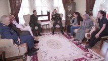 Genelkurmay Başkanı Akar'dan Şehit Evine Taziye Ziyareti